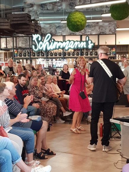 Claudia und Heinz Fröhling leiten den Rockchor 55+. Foto: Stadt Oldenburg