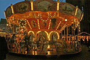 Kinderkarussell auf dem Lamberti-Markt. Foto: Stadt Oldenburg Kinderkarussell auf dem Lamberti-Markt. Foto: Stadt Oldenburg