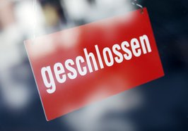Schild mit der Aufschrift geschlossen. Foto: Friedberg/AdobeStock