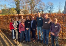 Vorsitzende des Personalrats der Oldenburger Stadtverwaltung, Andrea Kranz-Aden (3. von links vorne), Fachdienstleiter des Fachdienstes Repräsentation und Internationale Zusammenarbeit, Christian Kranz (5. von links), und der Vorsitzende des Personalrats der Groninger Stadtverwaltung, Kornelis Snijder (2. von rechts). Foto: Stadt Oldenburg