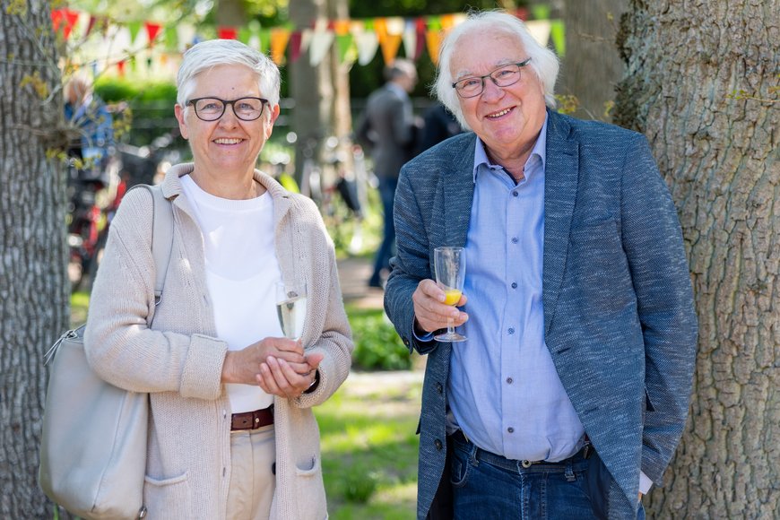 Vorstand des Fördervereins Bürgerhaus Ofenerdiek, Ingrid Riedel (links) und Rainer Zietlow. Foto: Sascha Stüber
