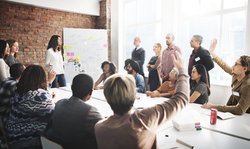Arbeitsgruppe bei einem Treffen. Foto: Rawpixel.com/AdobeStock