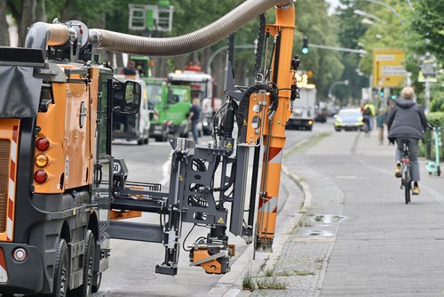 Nach einer Spezialreinigung ist die Ofener Straße wieder für den Verkehr freigegeben. Foto: Sascha Stüber Foto: Sascha Stüber