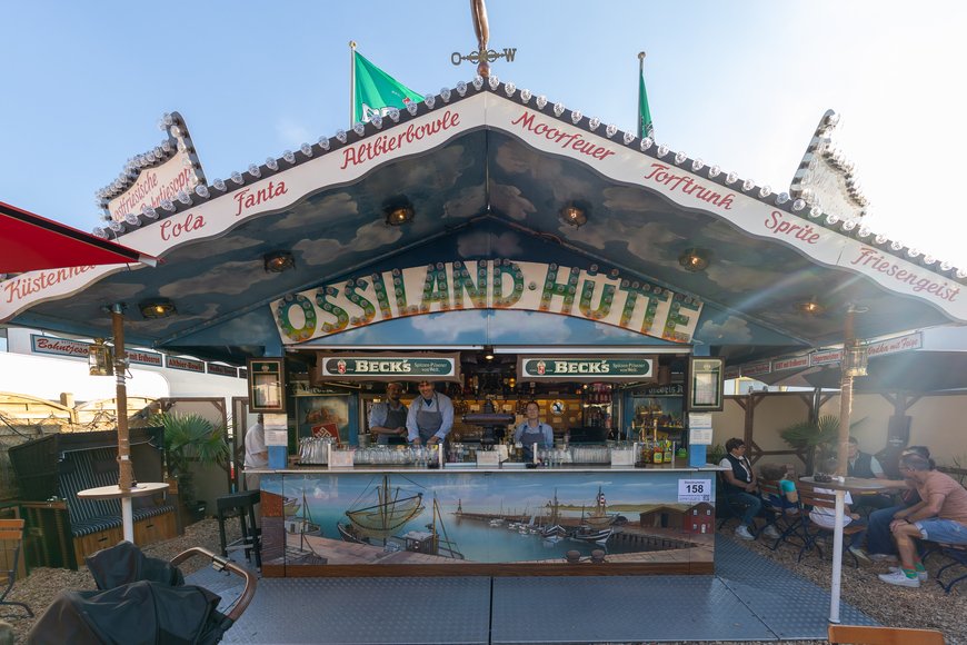 Die Ossiland-Hütte auf dem Kramermarkt 2026. Foto: Sascha Stüber