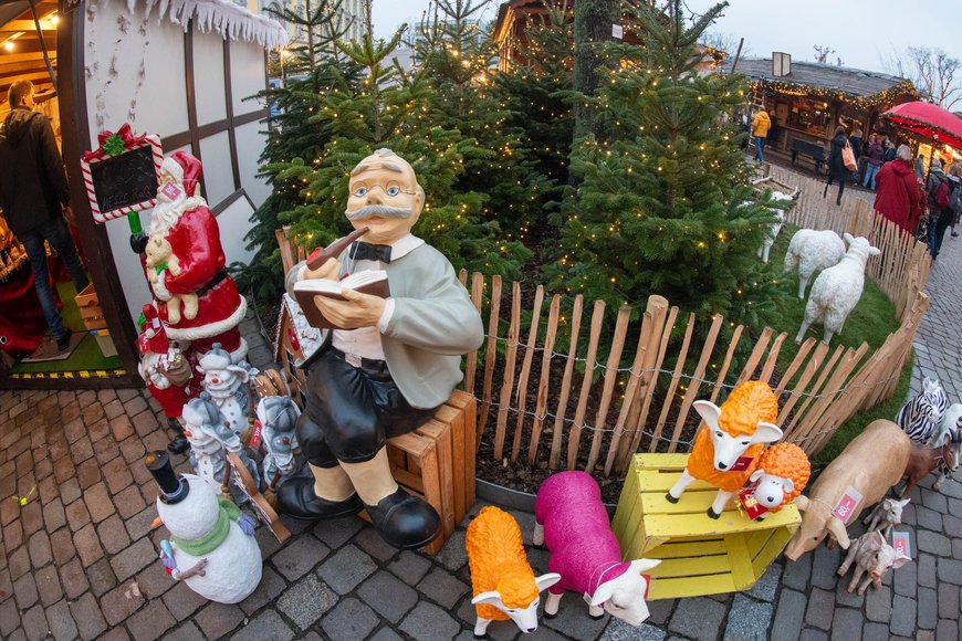 Figuren auf dem Schloßplatz beim Lamberti-Markt 2023. Foto: Sascha Stüber