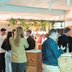 Vorschau: Anwesende tauschen sich aus. Foto: Bonnie Bartusch