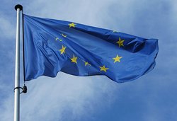Europaflagge im Wind. Foto: Wandersmann/Pixelio