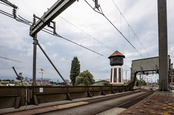 Eisenbahnbrücke am Hafen. Foto: Mittwollen und Gradetchliev