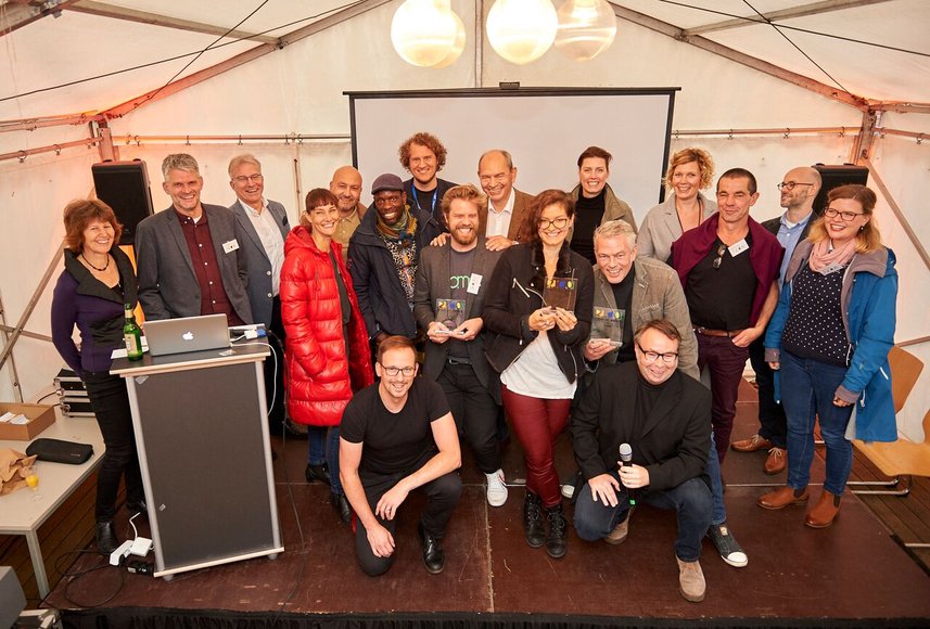 Preisträger und Beteiligte. Foto: Foto-und Bilderwerk