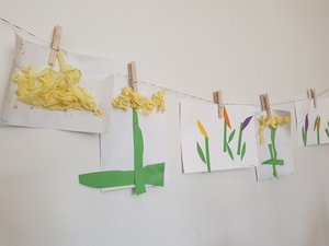 Gebastelte Bilder von Kindern. Foto: Stadt Oldenburg