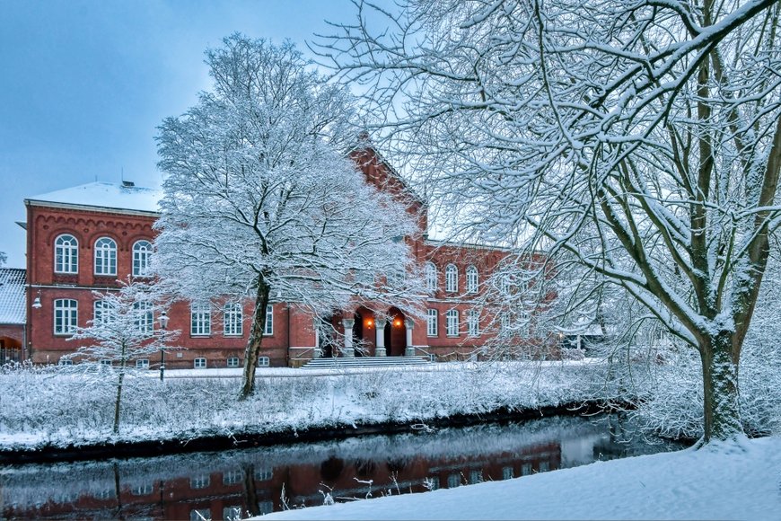 Winter am Alten Gymnasium in Oldenburg. Foto: Hans-Jürgen Zietz 