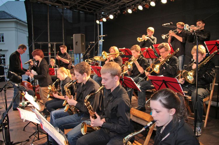 Musikmarathon: Konzert auf dem Schlossplatz. Foto: Hergen Griesbach/CeWe Color
