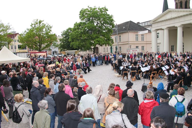 Musikmarathon: Konzert auf dem Schlossplatz. Foto: Hergen Griesbach/CeWe Color