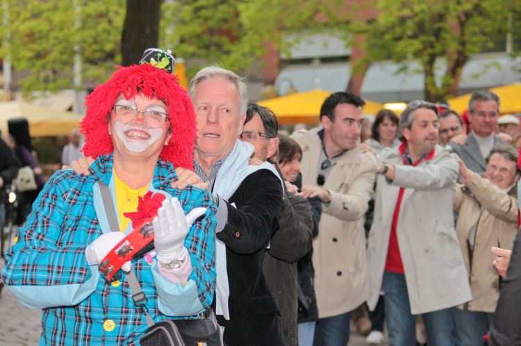 Musikmarathon: Polonaise auf dem Schlossplatz. Foto: Hergen Griesbach/CeWe Color