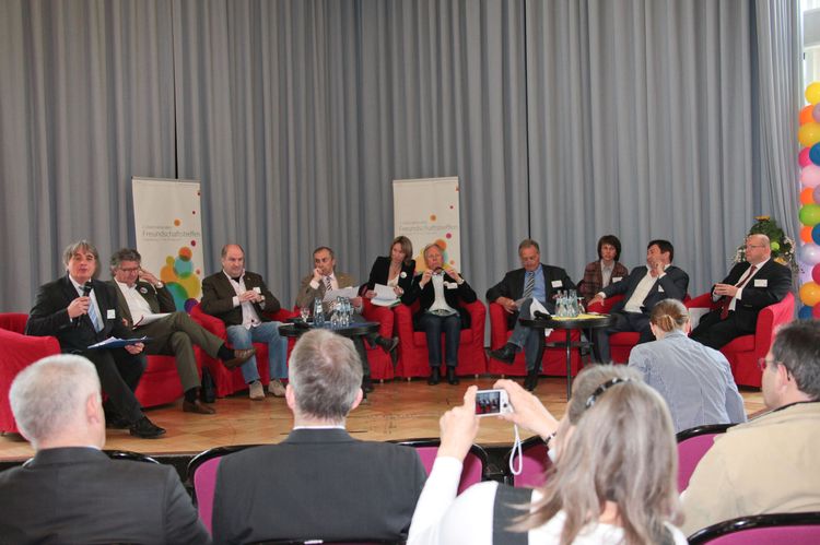 Podiumsdiskussion mit Stadtoberhäuptern der Partnerkommunen. Foto: Hergen Griesbach/CeWe Color