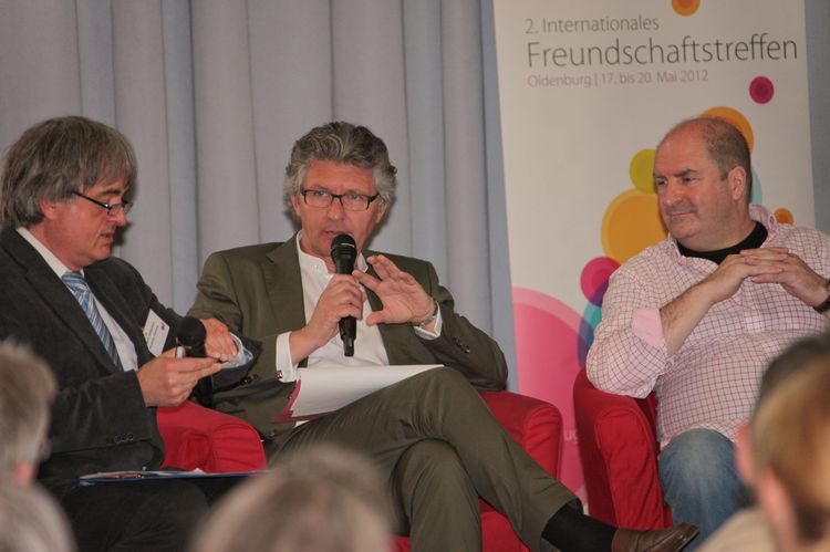 Podiumsdiskussion mit Stadtoberhäuptern der Partnerkommunen. Foto: Hergen Griesbach/CeWe Color