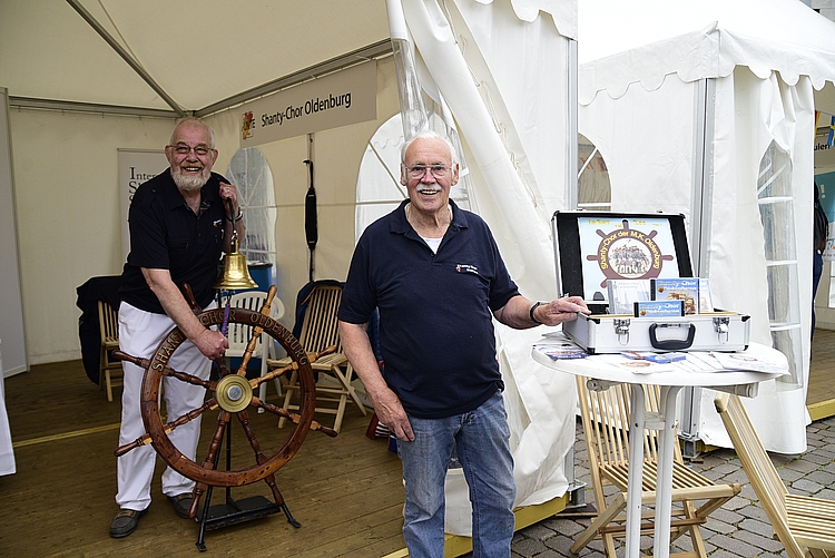 Stand des Shanty-Chor Oldenburg bei UN!TE. Foto: Janina Rahn