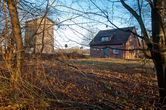 Peter Duddek Wetterstation und Schlauchtrockenturm. Foto: Peter Duddek