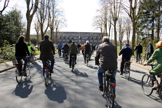 Stadt Oldenburg Bürgerinnen und Bürger bei der Fahrradtour. Foto: Stadt Oldenburg