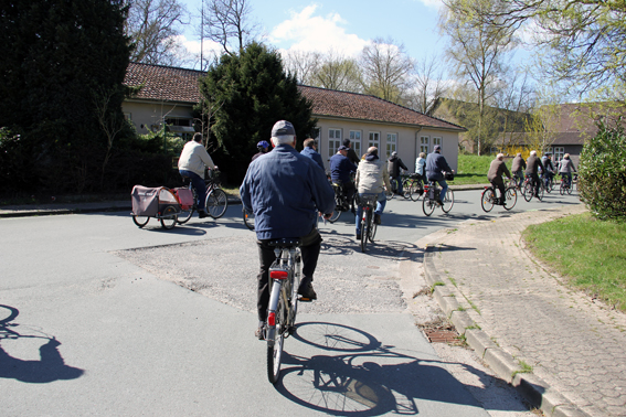 Stadt Oldenburg Bürgerinnen und Bürger bei der Fahrradtour. Foto: Stadt Oldenburg