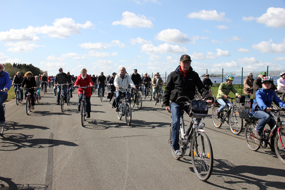 Stadt Oldenburg Bürgerinnen und Bürger bei der Fahrradtour. Foto: Stadt Oldenburg