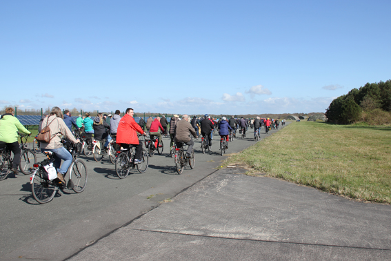 Stadt Oldenburg Bürgerinnen und Bürger bei der Fahrradtour. Foto: Stadt Oldenburg