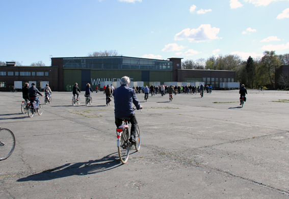 Stadt Oldenburg Bürgerinnen und Bürger bei der Fahrradtour. Foto: Stadt Oldenburg