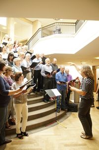 Auftritt des Erwachsenenchors ChoRioso beim Tag der offenen Tür 2016. Foto: Anne Hoeltzenbein