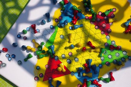 Ein Spielbrett mit Spielfiguren. Foto: Brigitte Schulten
