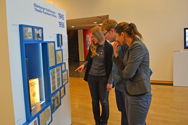 Besucher in einer Ausstellung. Foto: Stadtmuseum