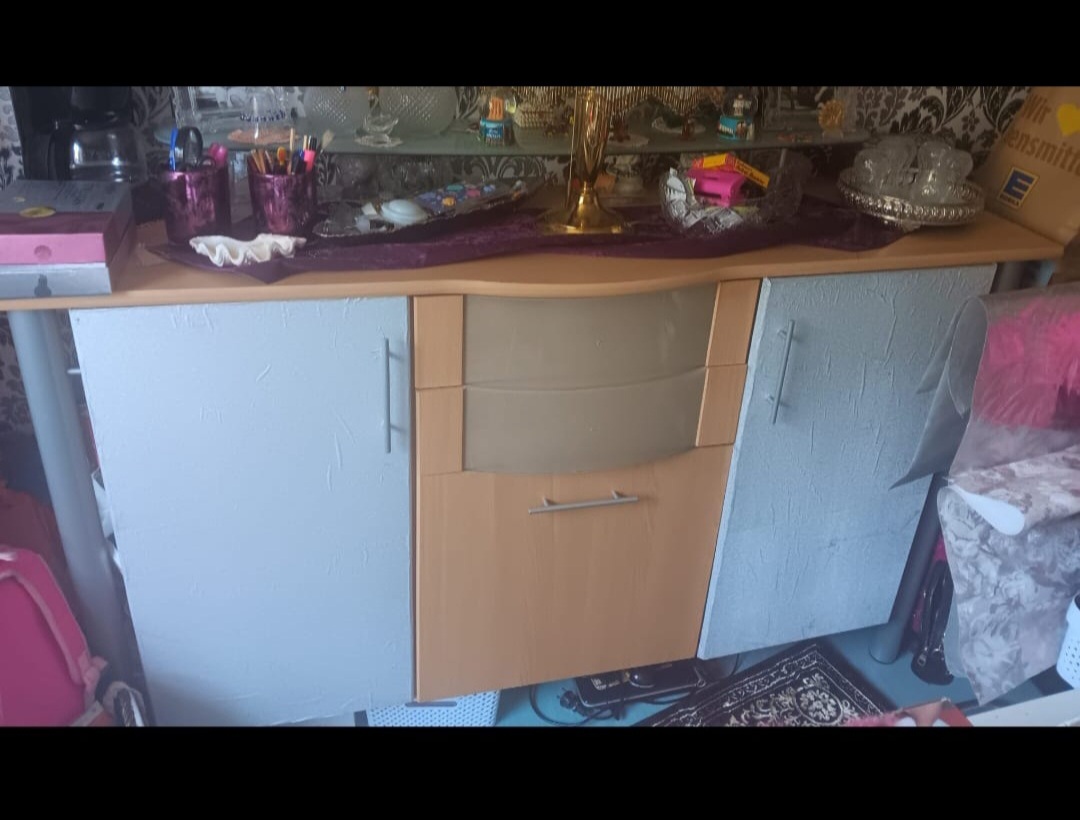 Sideboard mit Glasablage ohne Kratzer Buche