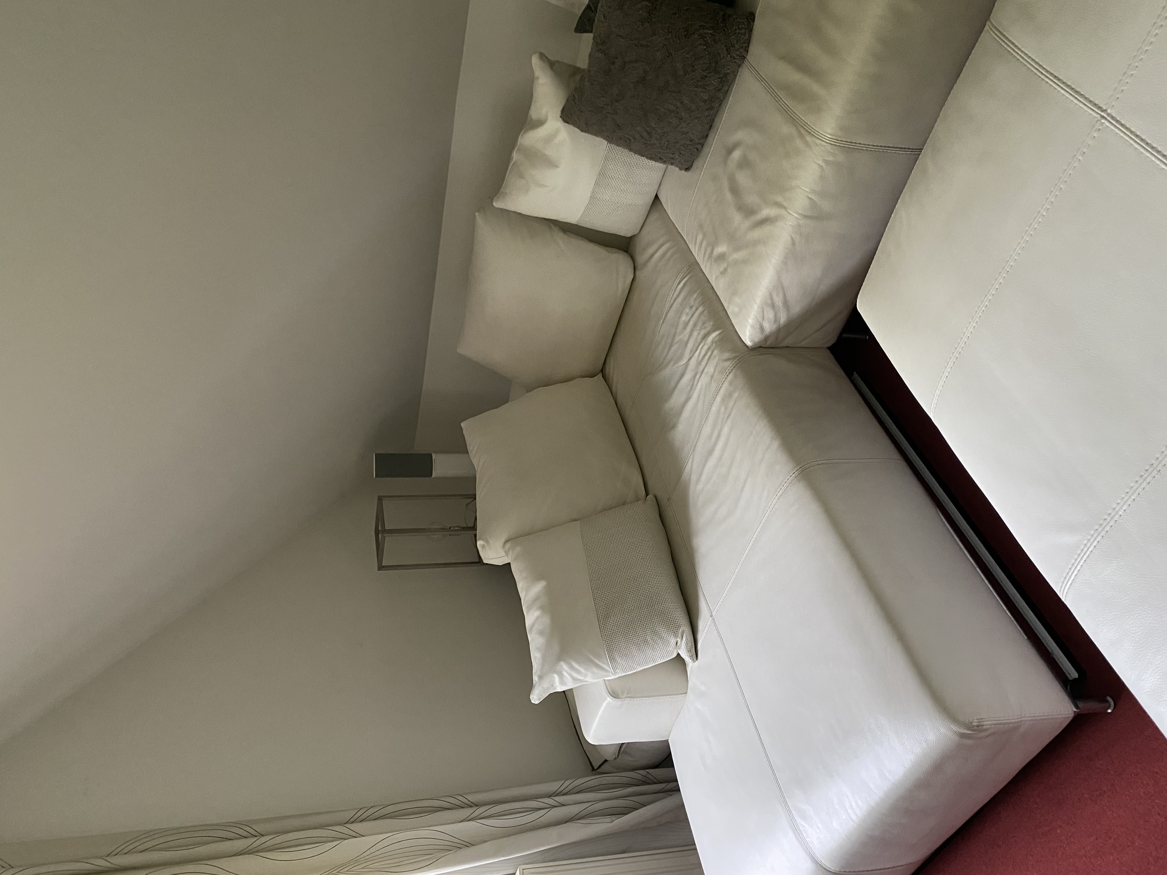 Weiße Ledercouch