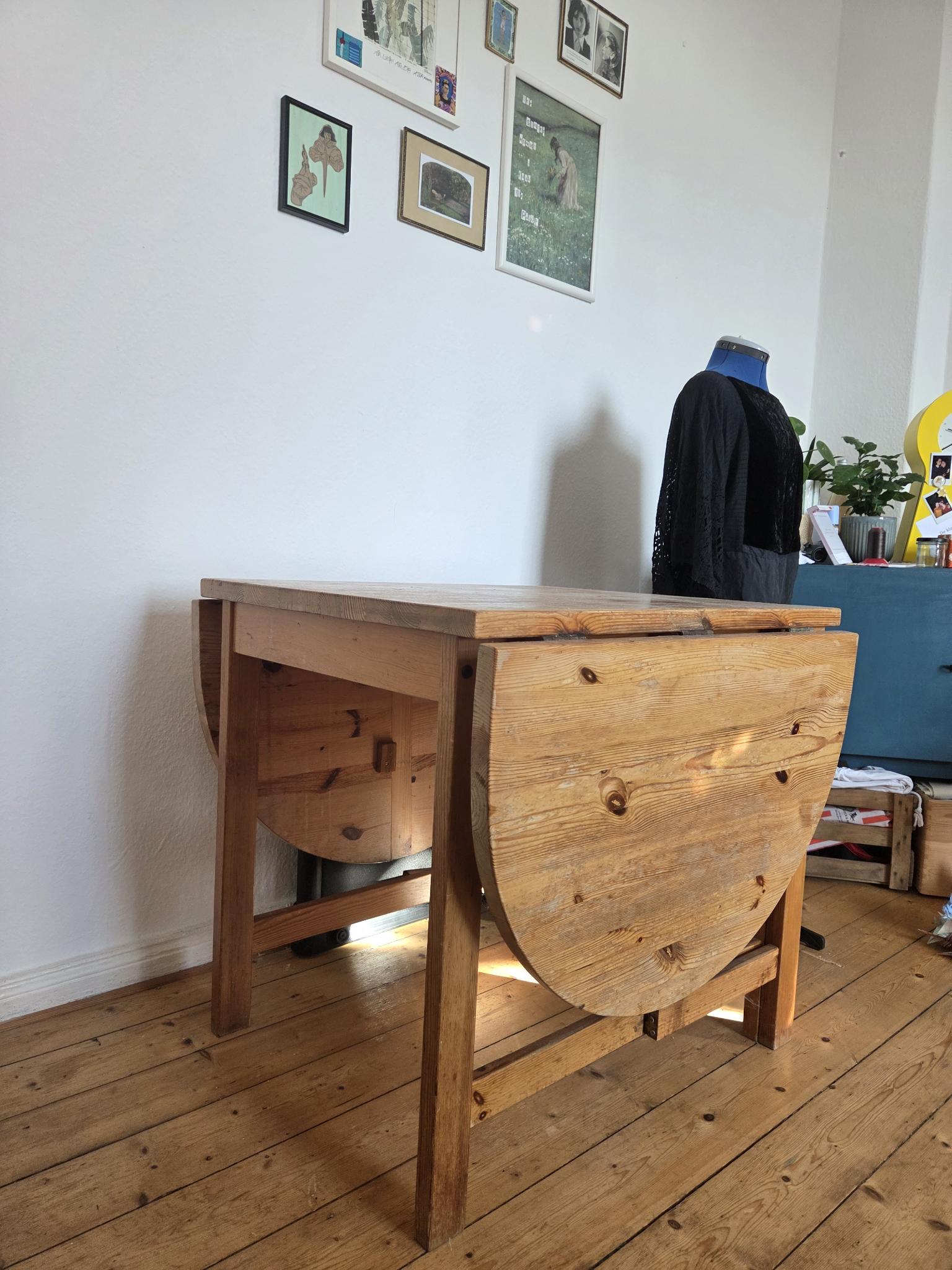 Holztisch