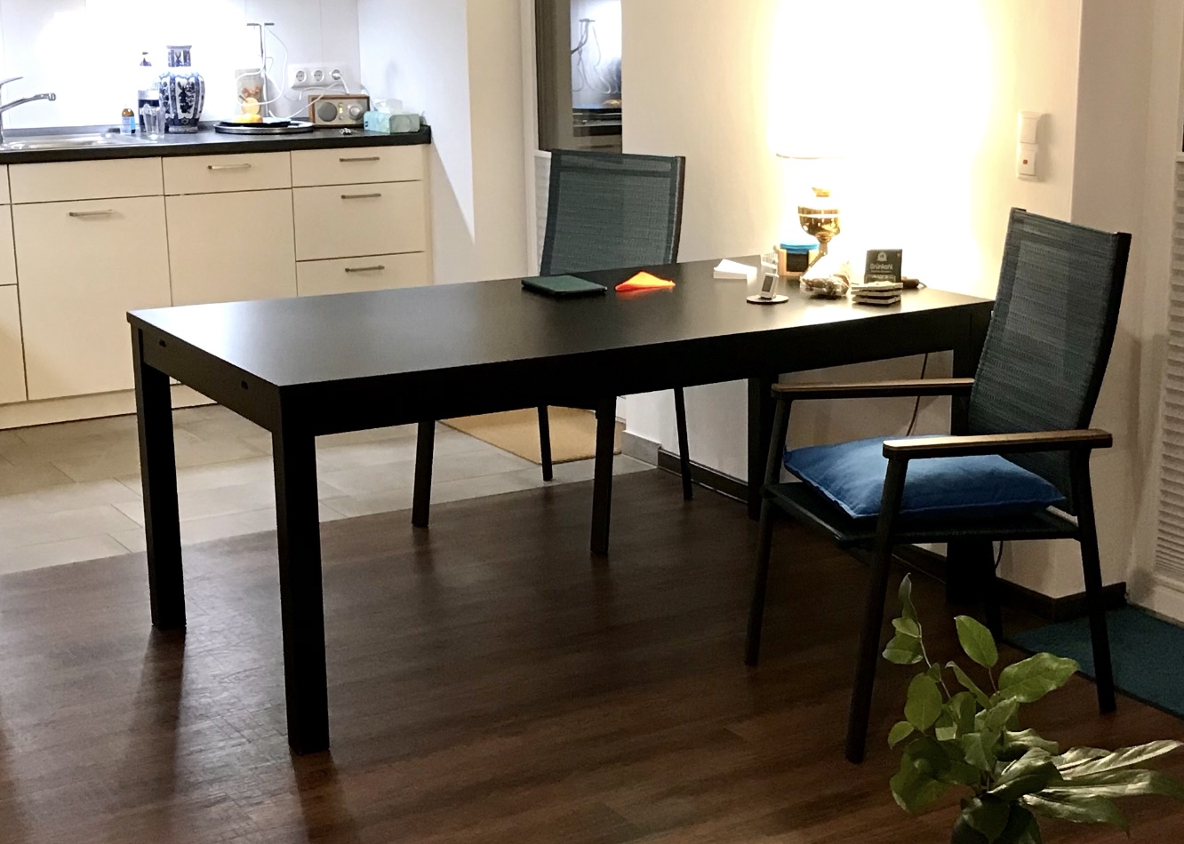 Eßtisch an Selbstabholer zu verschenken