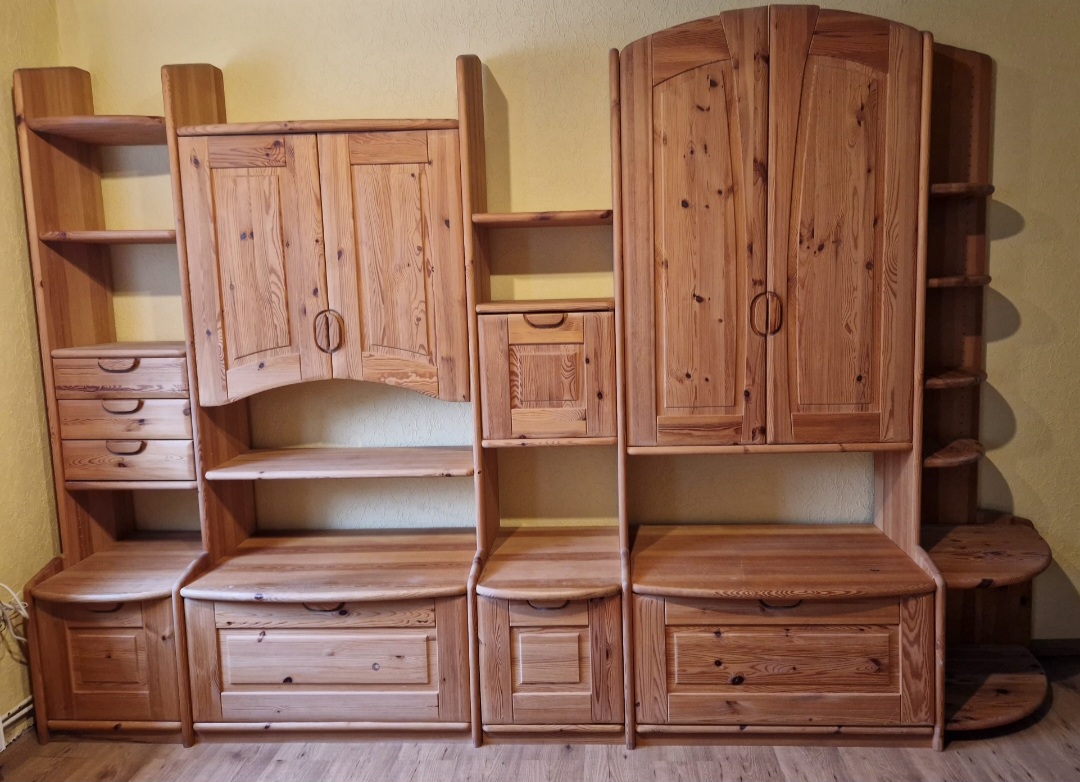 Schrankwand Kiefer massiv/teilmassiv