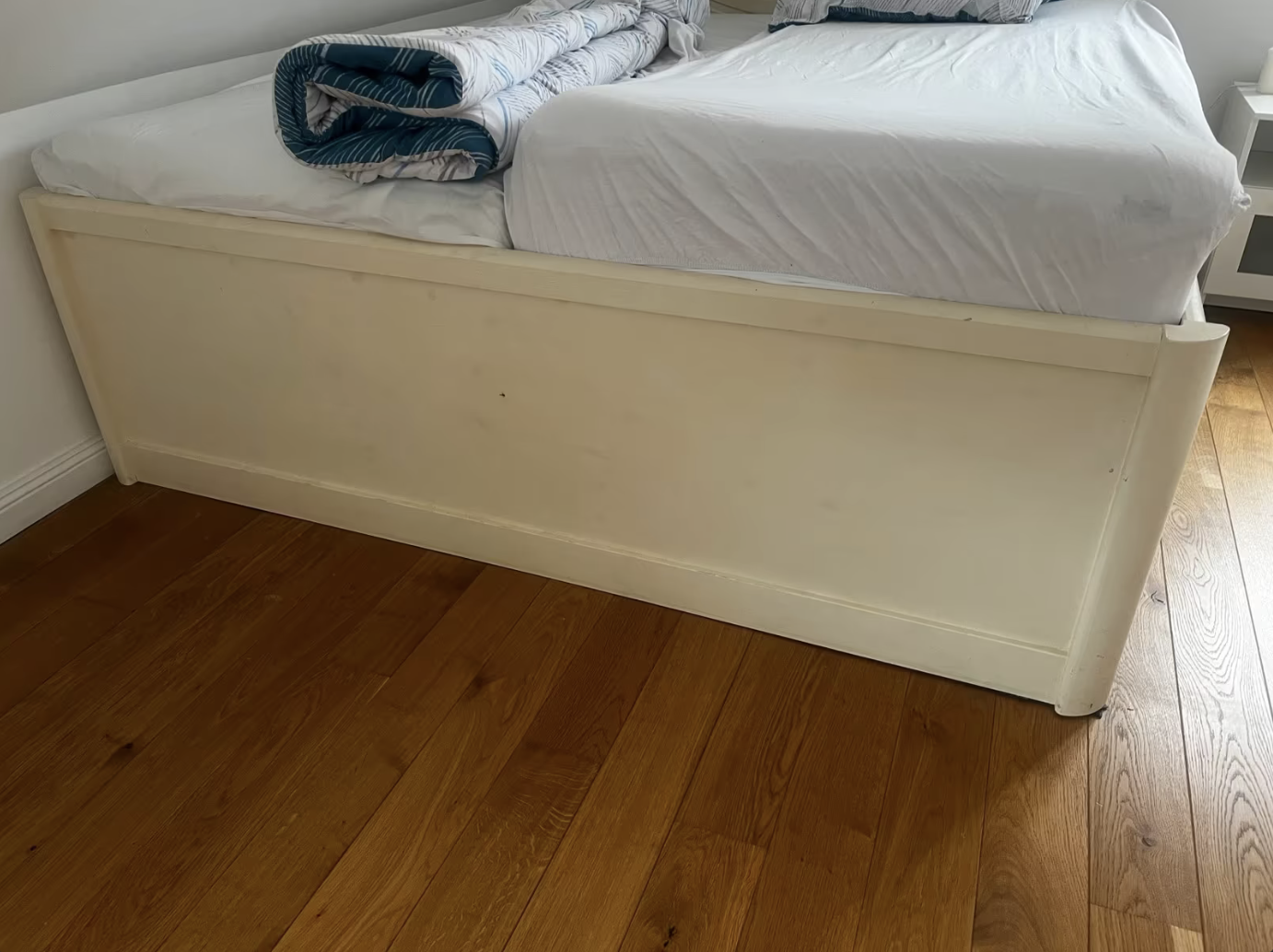 Großes Bett 180 x 200 m, weiß